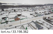 Южный Урал. Башкирское село Макарово в горах зимой. Southern Urals. Bashkir village of Makarovo in the mountains in winter. Aerial view. (2020 год). Стоковое видео, видеограф Евгений Романов / Фотобанк Лори