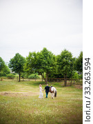 Young Couple and Horse. Стоковое фото, фотограф Sergiy Artsaba / PantherMedia / Фотобанк Лори