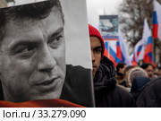 Участники многотысячного марша по бульварам города Москвы в пятую годовщину с момента убийства политика Бориса Немцова, Россия, 25 февраля 2020. Редакционное фото, фотограф Николай Винокуров / Фотобанк Лори