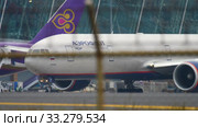 Airplane taxiing before departure (2017 год). Редакционное видео, видеограф Игорь Жоров / Фотобанк Лори