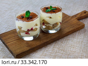 Classic Tiramisu in a glass cup. Italian tiramisu cake. Стоковое фото, фотограф Evgenii Mitroshin / Фотобанк Лори