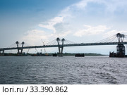 Russia, Blagoveshchensk, July 2019: Bridge on the Amur river from Blagoveshchensk to the Chinese city of Heihe in summer. Стоковое фото, фотограф Катерина Белякина / Фотобанк Лори