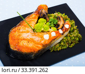 Salmon steak served with broccoli. Стоковое фото, фотограф Яков Филимонов / Фотобанк Лори