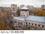 Вид на внутренний двор Симоновского монастыря. Москва (2018 год). Стоковое фото, фотограф Victoria Demidova / Фотобанк Лори