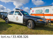 Классический американский полицейский автомобиль Ford Crown Victoria Police "Интерцептор" крупным планом. Участник фестиваля ретротранспорта "Фортуна-2019". Кронштадт. Редакционное фото, фотограф Виктор Карасев / Фотобанк Лори
