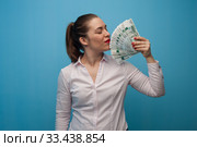 Happy young emotional caucasian woman with rubles. Стоковое фото, фотограф Pavel Biryukov / Фотобанк Лори