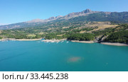 Picturesque view over artificial lake of Lac de Serre-Poncon in departments of Hautes-Alpes and Alpes-de-Haute-Provence, France (2019 год). Стоковое видео, видеограф Яков Филимонов / Фотобанк Лори