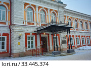 Здание Биолого-почвенного факультета Иркутского государственного университета в городе Иркутске, ранее дом купцов и промышленников Трапезниковых (2019 год). Стоковое фото, фотограф Юрий Карачев / Фотобанк Лори