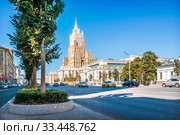 Москва. Смоленский бульвар. Smolensky Boulevard in Moscow (2019 год). Редакционное фото, фотограф Baturina Yuliya / Фотобанк Лори