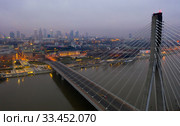 Swietokrzyski bridge over the Vistula river at night. Warsaw, Poland (2020 год). Стоковое фото, фотограф Яков Филимонов / Фотобанк Лори