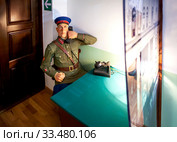 Охранник в военном мундире. Музей разведчика Николая Кузнецова. Город Талица, Свердловская область (2020 год). Редакционное фото, фотограф Сергей Афанасьев / Фотобанк Лори