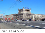 Десятиэтажный семнадцатиподъездный кирпичный жилой дом, построен в 1940 году. Кутузовский проспект, 35. Район Дорогомилово. Город Москва (2011 год). Редакционное фото, фотограф lana1501 / Фотобанк Лори