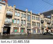 Историческое здание - доходный дом Унжакова, 1909 год постройки. Россия, город Владивосток, улица Светланская, дом 59 (2020 год). Редакционное фото, фотограф Овчинникова Ирина / Фотобанк Лори