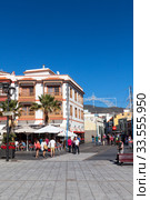 The Plaza de la Patrona de Canarias is a meeting and famous place for tourists. It is next to the Basilica of the Our Lady of Candelaria. Тенерифе, Канары, Испания (2016 год). Редакционное фото, фотограф Кекяляйнен Андрей / Фотобанк Лори