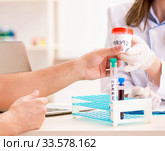 Male sperm donor visiting clinic. Стоковое фото, фотограф Elnur / Фотобанк Лори