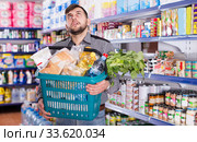 Tired man with heavy shopping basket. Стоковое фото, фотограф Яков Филимонов / Фотобанк Лори