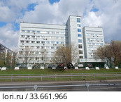 Поликлиника № 191 ВАО (1984 года постройки). Улица Алтайская, 13. Район Гольяново. Город Москва (2020 год). Редакционное фото, фотограф lana1501 / Фотобанк Лори