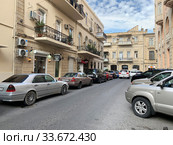 Улица Тагиева Гаджи Зейналабдина в Баку осенью. Азербайджан (2019 год). Редакционное фото, фотограф Овчинникова Ирина / Фотобанк Лори