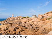 Перрос-Гирек (Perros-Guirec), Франция. Маяк Мен-Руз (Mean Ruz or Ploumanac’h) (2017 год). Стоковое фото, фотограф Rokhin Valery / Фотобанк Лори