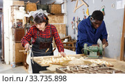 Restorers working with wooden furniture. Стоковое фото, фотограф Яков Филимонов / Фотобанк Лори