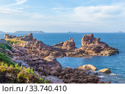 Перрос-Гирек (Perros-Guirec), Франция. Берег Розового гранита: живописные скалы на закате (2017 год). Стоковое фото, фотограф Rokhin Valery / Фотобанк Лори