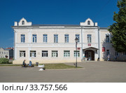 Город Мосальск, Калужская область, Россия. Мосальская центральная районная библиотека. Улица Советская, 10 (2017 год). Редакционное фото, фотограф Елена Коромыслова / Фотобанк Лори