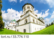 Nicolo-Vyazhishchsky monastery in Veliky Novgorod (2019 год). Стоковое фото, фотограф FotograFF / Фотобанк Лори