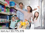 customers with children selecting sweet dairy products in hypermarket. Стоковое фото, фотограф Яков Филимонов / Фотобанк Лори