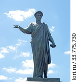 Статуя дюка де Ришельё на фоне голубого неба (1828 год). Одесса, Украина (2007 год). Стоковое фото, фотограф Ирина Борсученко / Фотобанк Лори