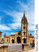 Cathedral of Oviedo on Plaza Alfonso II (2019 год). Стоковое фото, фотограф Яков Филимонов / Фотобанк Лори