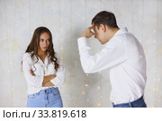 The guy with the girl quarrel on the eve of the holiday. Стоковое фото, фотограф Олег Белов / Фотобанк Лори