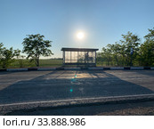 Новая автобусная остановка в степной части Крыма Нижнегорского района село Жемчужина (2020 год). Стоковое фото, фотограф Кузнецов Максим / Фотобанк Лори