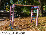 Equipment of the old playground in the autumn city park. Photo taken in the city of Barnaul. Russia. Стоковое фото, фотограф Вадим Орлов / Фотобанк Лори