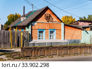 Barnaul, Russia - September, 22, 2019: Old one-story wooden house. Old autumn city. Shevchenko street. Редакционное фото, фотограф Вадим Орлов / Фотобанк Лори