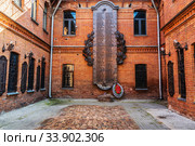 Barnaul, Russia - September, 22, 2019: Altai State Museum of Local Lore. Military historical department. Veterans Square. Редакционное фото, фотограф Вадим Орлов / Фотобанк Лори