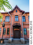 Barnaul, Russia - September, 22, 2019: Altai State Museum of Local Lore. Military historical department. Veterans Square. Редакционное фото, фотограф Вадим Орлов / Фотобанк Лори