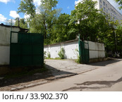 Автостоянка. Байкальская улица, владение 42-44. Район Гольяново. Город Москва (2020 год). Редакционное фото, фотограф lana1501 / Фотобанк Лори