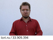 Портрет мужчины с бородой с разными эмоциями на лице. Стоковое фото, фотограф Кузнецов Максим / Фотобанк Лори