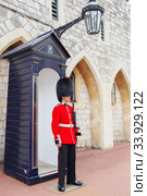 LONDON, UNITED KINGDOM - AUGUST 22, 2017 : Royal Guard at Windsor Castle, England. Редакционное фото, фотограф Nataliia Zhekova / Фотобанк Лори