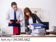 Two employees working in the office. Стоковое фото, фотограф Elnur / Фотобанк Лори