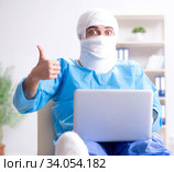 Man suffering from multiple broken bones and fractures. Стоковое фото, фотограф Elnur / Фотобанк Лори