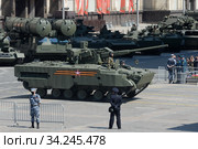 Самоходный зенитный артиллерийский комплекс «Деривация-ПВО» на Охотном Ряду, во время парада, посвящённого 75-летию Победы в Великой Отечественной войне (2020 год). Редакционное фото, фотограф Free Wind / Фотобанк Лори