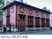 Москва, Калошин переулок, дом 12 строение 1 (2020 год). Редакционное фото, фотограф glokaya_kuzdra / Фотобанк Лори