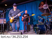 Концерт группы Modern Blues Band и известный гитарист Гия Дзагнидзе в джаз клубе "EverJazz". Екатеринбург. Редакционное фото, фотограф Евгений Ткачёв / Фотобанк Лори