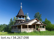 Санкт-Петербург. Петергоф. Усадьба Шуваловка. Деревянная церковь( Церковь-часовня Рождества Богородицы) (2020 год). Редакционное фото, фотограф Литвяк Игорь / Фотобанк Лори