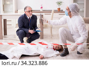Forensic experts at the crime scene. Стоковое фото, фотограф Elnur / Фотобанк Лори