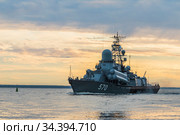 Россия. Санкт-Петербург. Военный корабль в акватории Финского залива. Малый ракетный корабль «Пассат», бортовой номер 570 (2020 год). Редакционное фото, фотограф Литвяк Игорь / Фотобанк Лори