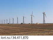 Ветряная электростанция в Сакском районе, Крым (2020 год). Стоковое фото, фотограф Николай Мухорин / Фотобанк Лори