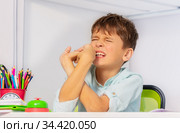 Autistic boy breaking hand during therapy exercise. Стоковое фото, фотограф Сергей Новиков / Фотобанк Лори