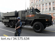ТОС-2 ("Тосочка") - тяжёлая огнемётная система на колесном шасси на Тверской улице Москвы во время ночной репетиции парада, посвящённого 75-летию Победы в Великой Отечественной войне (2020 год). Редакционное фото, фотограф Free Wind / Фотобанк Лори